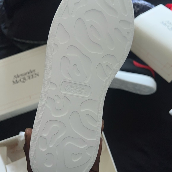 Alexander McQueen Oversized Black/Red - Picture 3 of 10